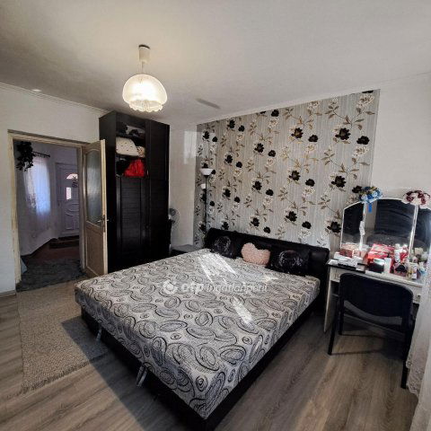 Eladó családi ház, Egerfarmoson 16 M Ft, 2 szobás