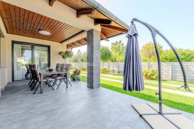 Eladó családi ház, Üllőn 299 M Ft, 6 szobás