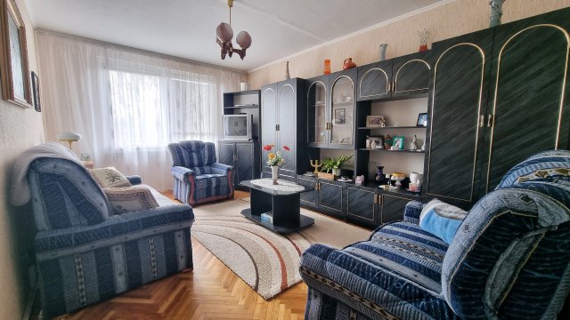 Eladó panellakás, Nyíregyházán 49.5 M Ft, 4 szobás