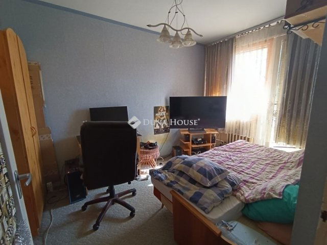 Eladó panellakás, Szegeden 44.9 M Ft, 2 szobás