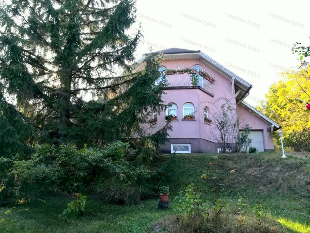 Eladó családi ház, Siófokon 149.9 M Ft, 6+1 szobás