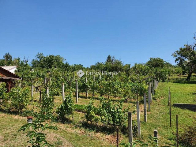 Eladó családi ház, Pécsett 14.9 M Ft, 2 szobás