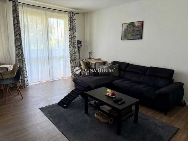 Eladó panellakás, Pétfürdőn 39.9 M Ft, 2 szobás