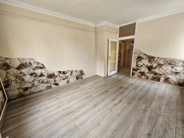 Kiadó téglalakás, albérlet, Pápán 85 E Ft / hó, 1 szobás