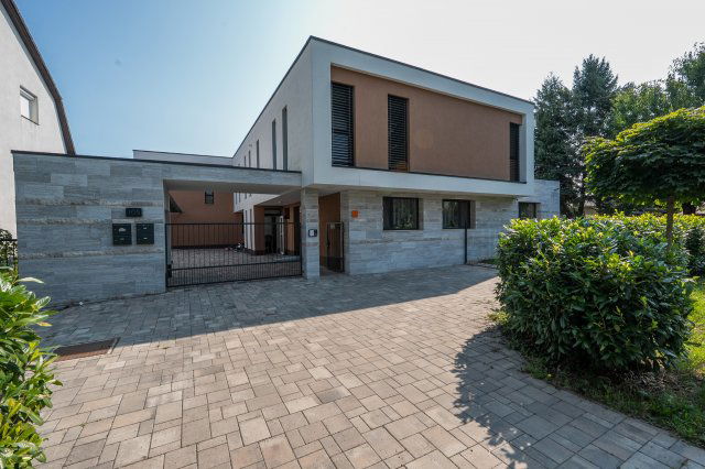 Eladó sorház, Tatabányán 120 M Ft, 4 szobás
