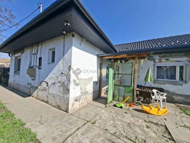 Eladó családi ház, Szolnokon 29.9 M Ft, 4 szobás