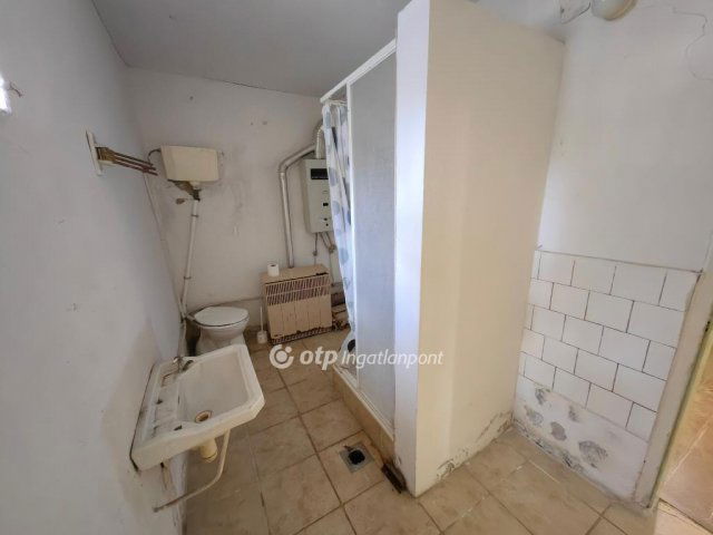 Eladó családi ház, Karcagon 11.7 M Ft, 2 szobás