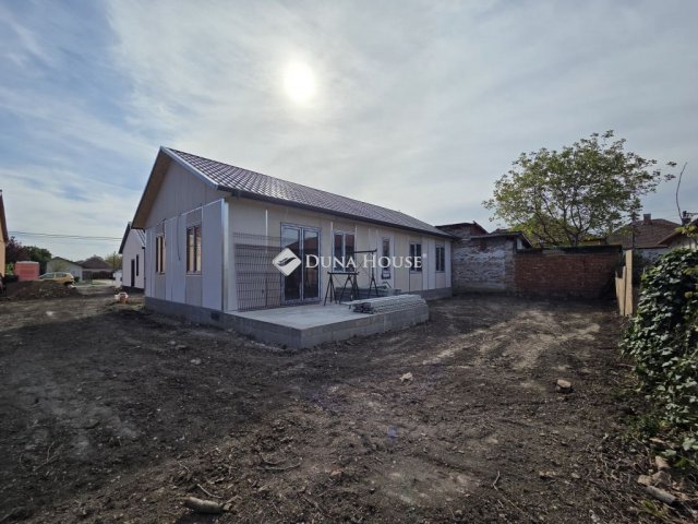 Eladó családi ház, Szolnokon 87 M Ft, 4 szobás