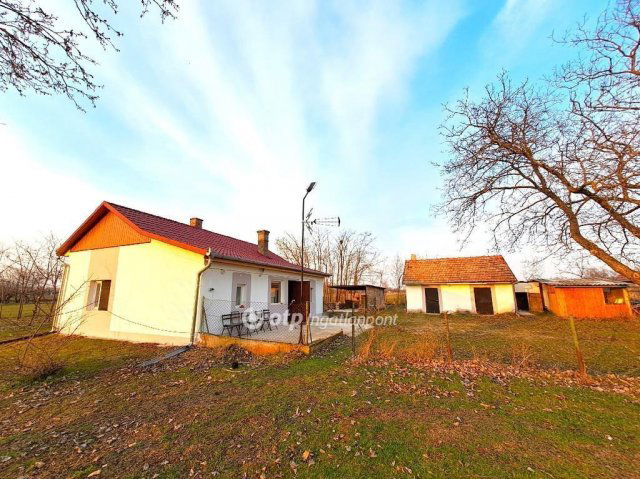 Eladó nyaraló, Tiszakécskén 15.99 M Ft, 2 szobás