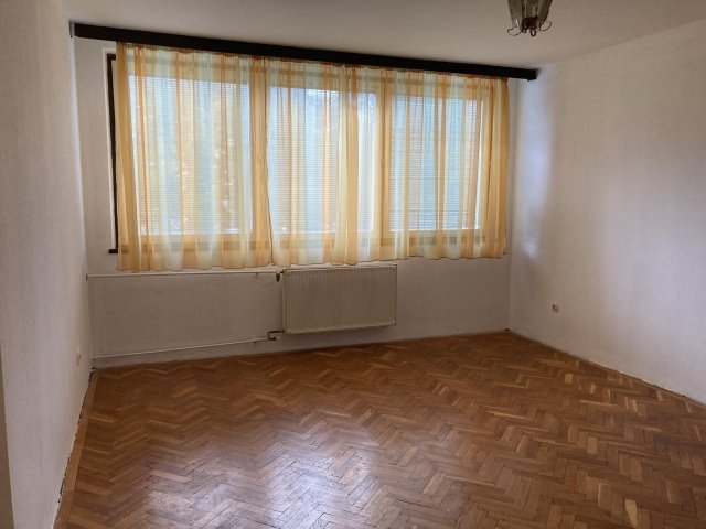 Kiadó panellakás, albérlet, XV. kerületben, Mézeskalács téren
