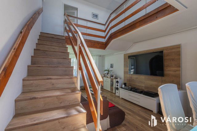 Eladó családi ház, Szegeden 150 M Ft, 7 szobás