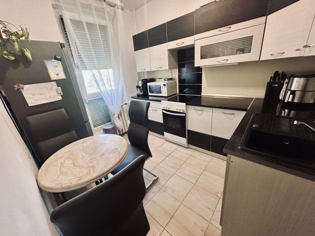 Eladó panellakás, Pécsett, Csikor Kálmán utcában 48.58 M Ft