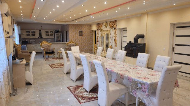 Eladó családi ház, Szadán 169.9 M Ft, 7 szobás