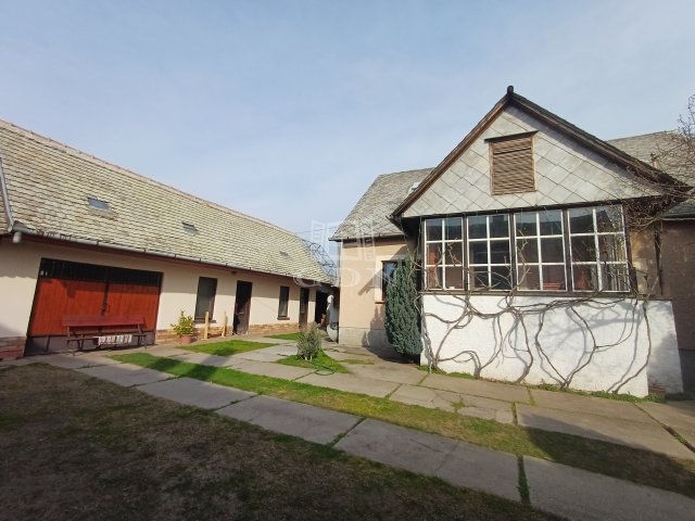 Eladó családi ház, Érsekcsanádon 33 M Ft, 3 szobás