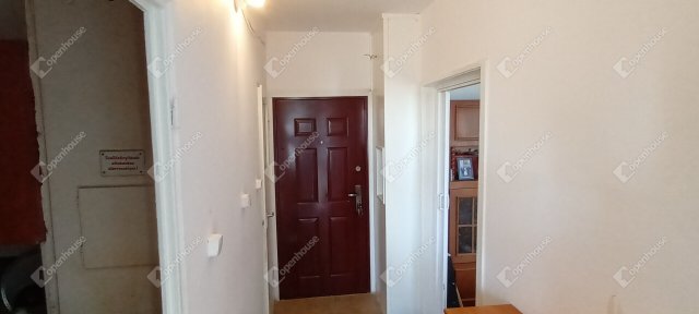 Eladó panellakás, Szegeden 42.9 M Ft, 1 szobás