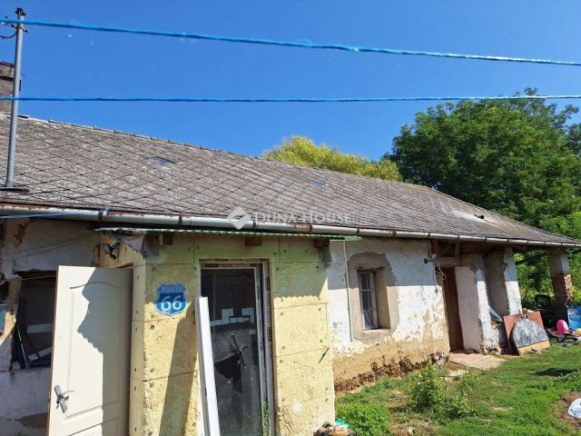 Eladó családi ház, Szentpéterúron 8.9 M Ft, 1 szobás