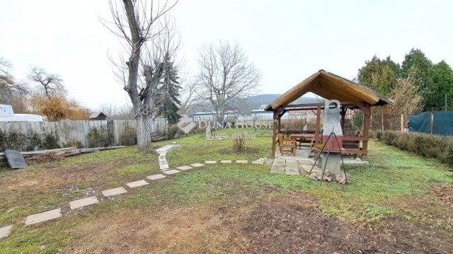 Eladó családi ház, Mendén 65.9 M Ft, 2 szobás