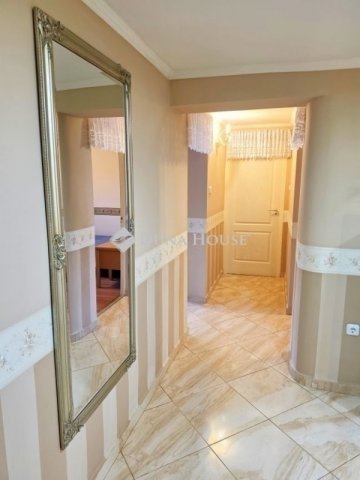 Eladó családi ház, Pécsett 89.9 M Ft, 7 szobás