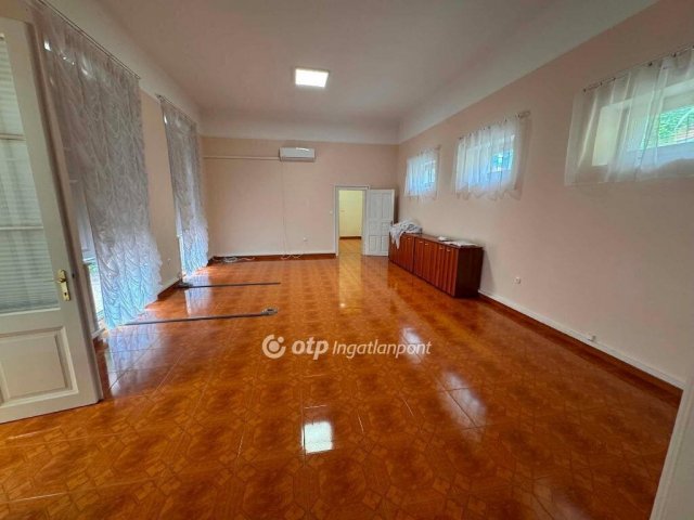 Eladó családi ház, Cegléden 125 M Ft, 3+2 szobás