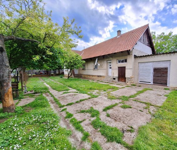 Eladó családi ház, Nyirádon 34.9 M Ft, 2 szobás
