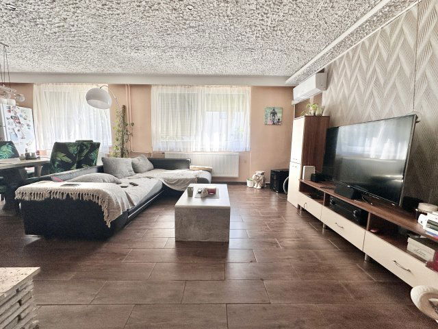 Eladó téglalakás, Szombathelyen 69.9 M Ft, 5 szobás