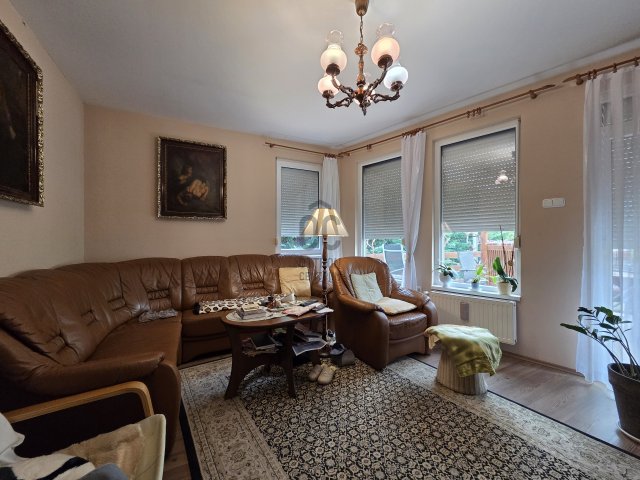 Eladó családi ház, Abasáron 74.9 M Ft, 4 szobás