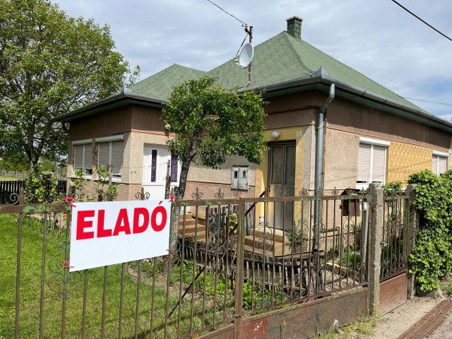 Eladó családi ház, Hajdúsámsonon, Árpád úton 42 M Ft