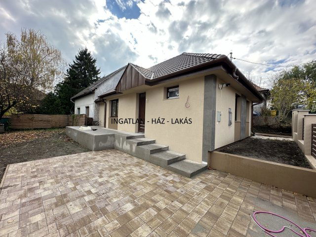 Eladó ikerház, Pécelen 89.9 M Ft, 3+1 szobás