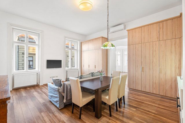 Eladó téglalakás, Budapesten, VI. kerületben, Hajós utcában