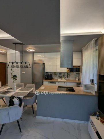 Eladó téglalakás, Budapesten, III. kerületben 148 M Ft, 3 szobás