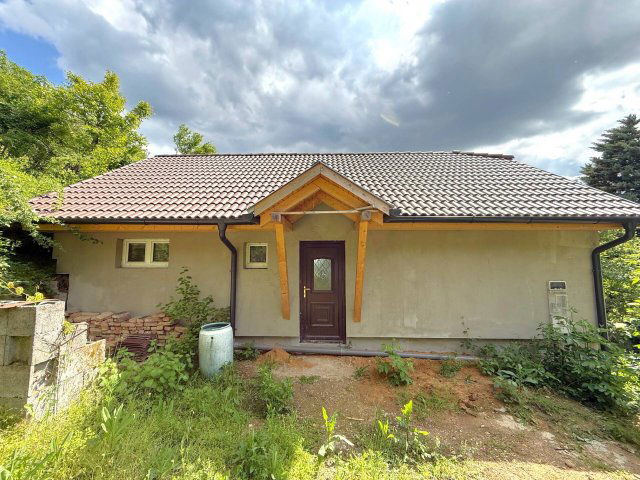 Eladó családi ház, Pécsett 44.9 M Ft, 3 szobás