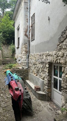 Eladó családi ház, Pécsett 499 M Ft, 6+1 szobás