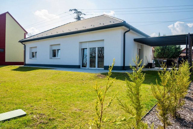Eladó családi ház, Dabason 99.9 M Ft, 4 szobás