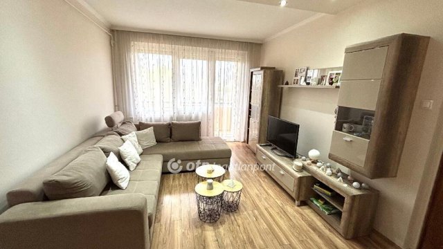 Eladó panellakás, Győrött 57.9 M Ft, 2 szobás