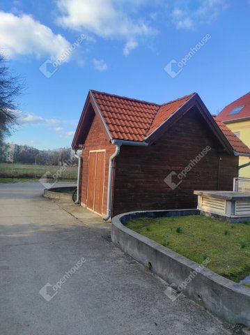 Eladó téglalakás, Szegeden 61.9 M Ft, 2 szobás