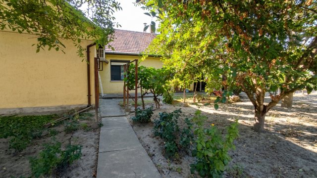 Eladó családi ház, Székesfehérvárott 80 M Ft, 2 szobás