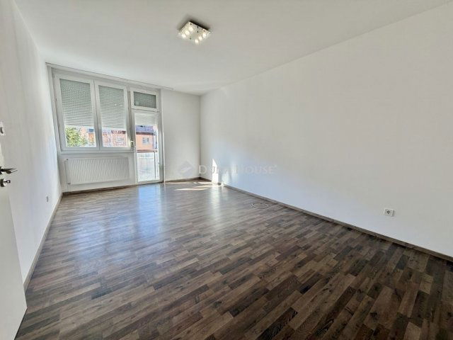 Eladó téglalakás, Tökölön 46.9 M Ft, 2 szobás