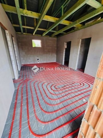 Eladó ikerház, Dánszentmiklóson 48.9 M Ft, 3 szobás