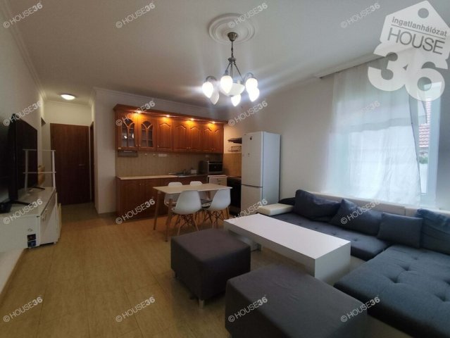 Kiadó családi ház, albérlet, Kecskeméten 290 E Ft / hó