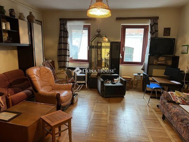 Eladó téglalakás, Pécsett 29.9 M Ft, 1 szobás