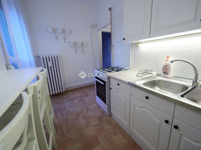 Kiadó téglalakás, albérlet, Pécsett 180 E Ft / hó, 2 szobás