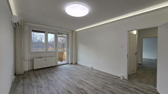 Eladó panellakás, Dunaújvárosban, Tavasz utcában 35.8 M Ft