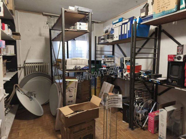 Eladó üzlethelyiség, Dunaújvárosban, Dózsa György úton