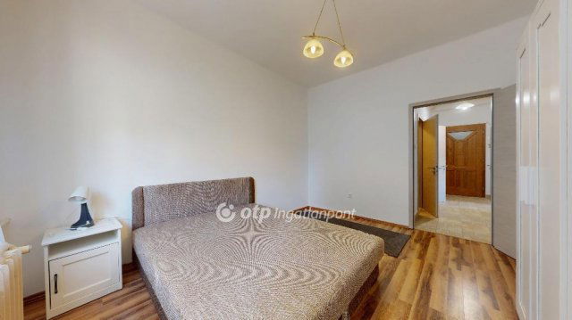 Eladó téglalakás, Tiszaújvárosban 33.5 M Ft, 2 szobás