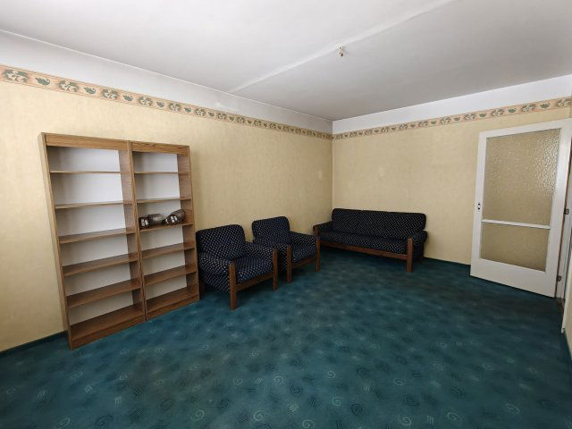 Eladó panellakás, Esztergomban 44.9 M Ft, 3 szobás