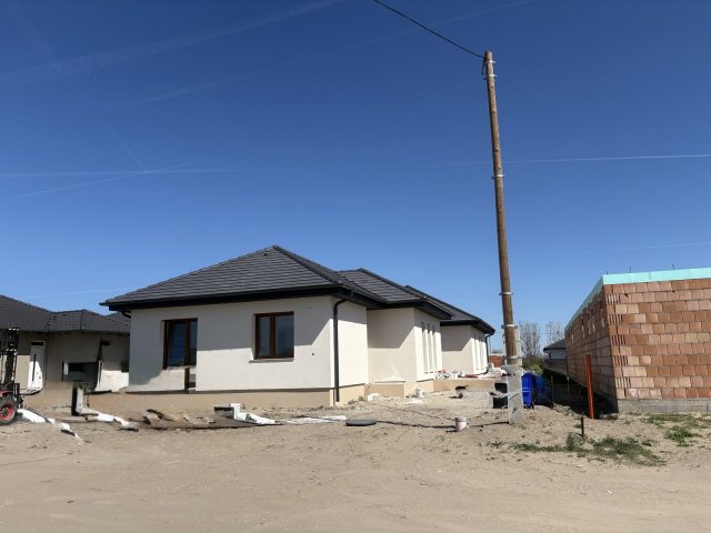 Eladó ikerház, Dunavarsányban 89.9 M Ft, 4 szobás