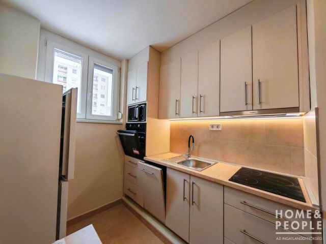 Eladó téglalakás, Szegeden 51.999 M Ft, 2 szobás