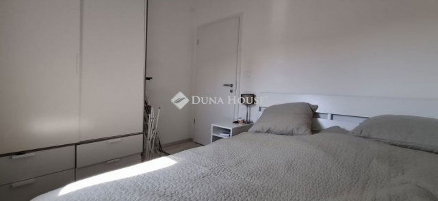 Eladó téglalakás, Pécsett 67.9 M Ft, 1+2 szobás