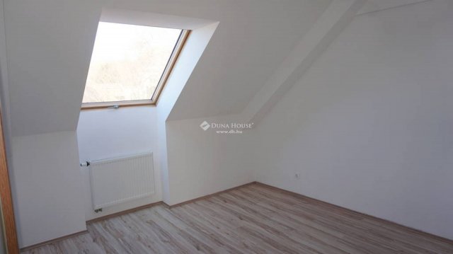 Eladó téglalakás, Zalaegerszegen 69.99 M Ft, 4 szobás