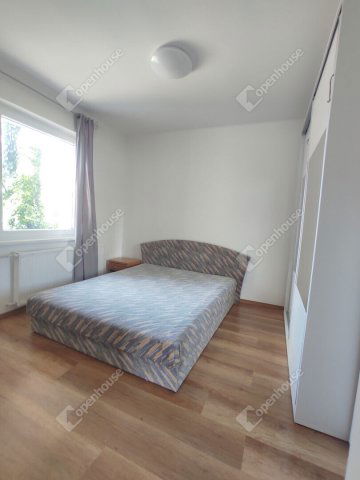 Eladó családi ház, Komáromban 95 M Ft, 5 szobás